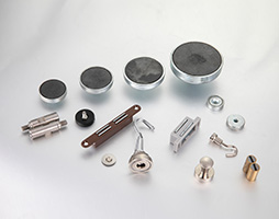 Die Verwendung verschiedener Arten von Magneten.
